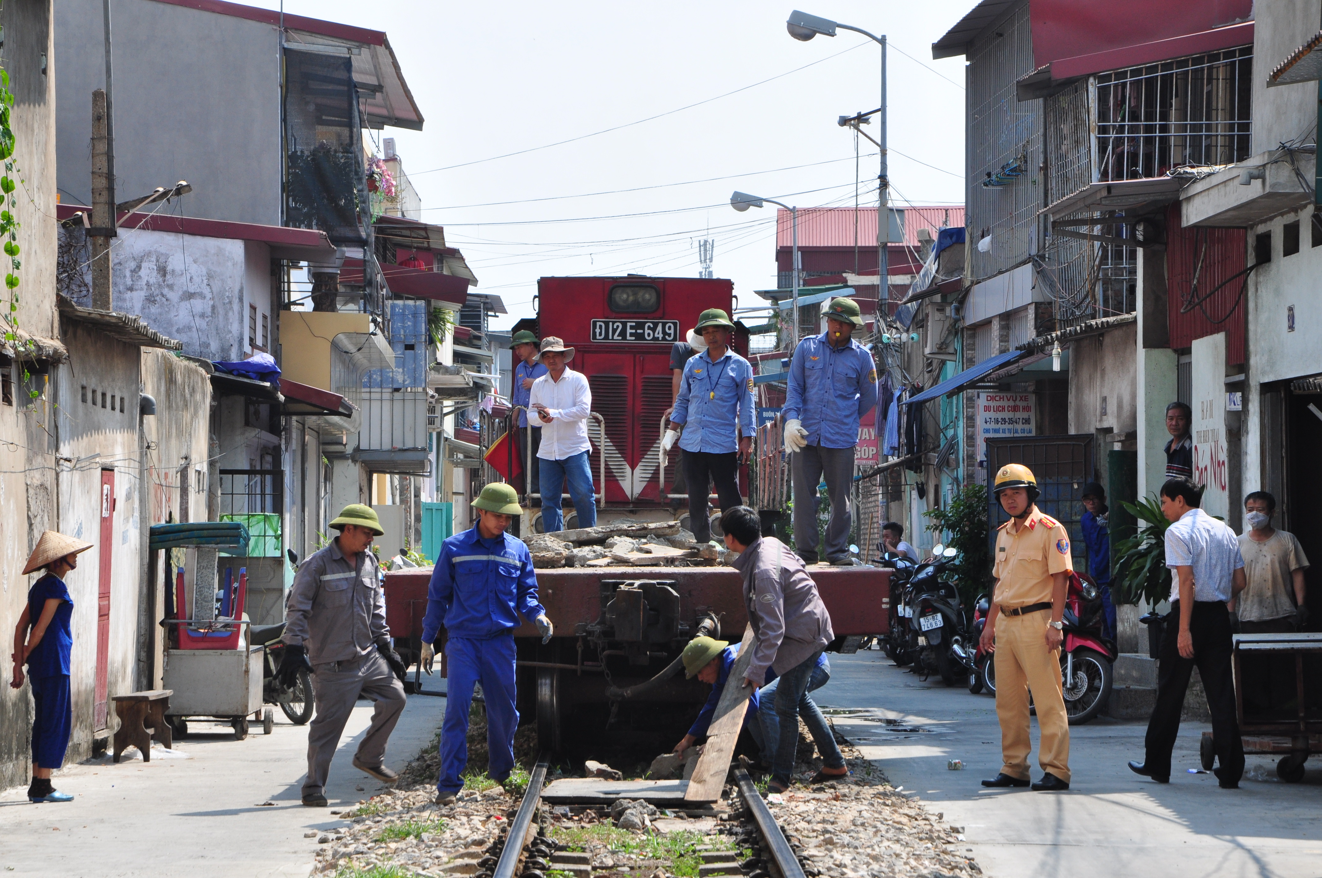 Duy trì hiệu quả trật tự an toàn giao thông trên tuyến đường sắt